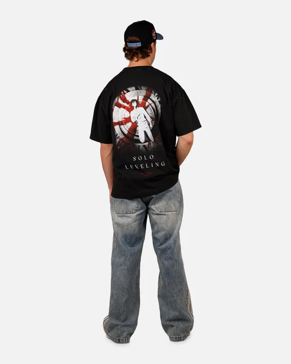 Solo Leveling Oversized “Daggers Awakening” Anime Graphic T-Shirt - Image 6